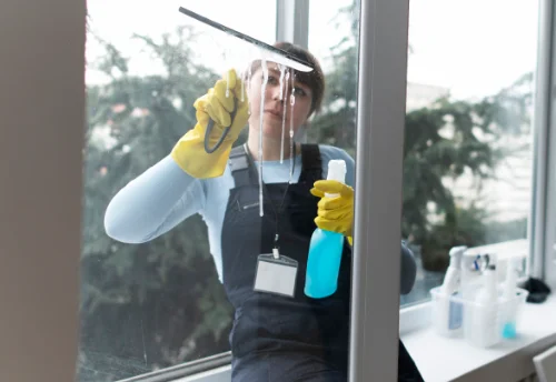Nettoyage de vitres intérieures et extérieures à Houdreville